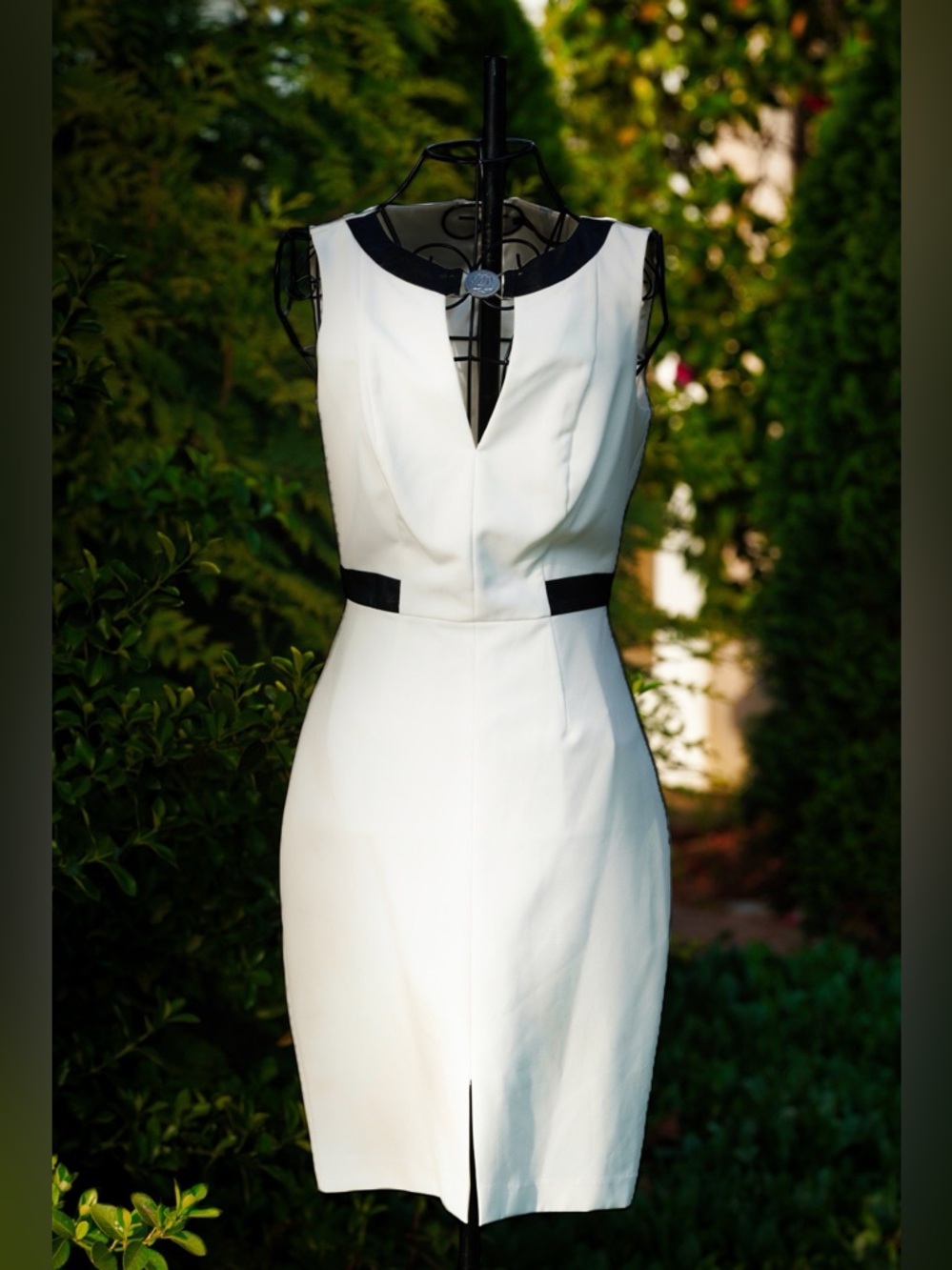 Love Republic White Sleeveless Sheath Dress